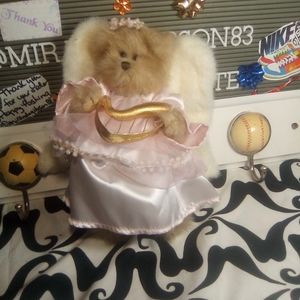 BRAND NEW IN BOX BEARING TON COLLECTIBLE BEAR WITH INSTRUMENT